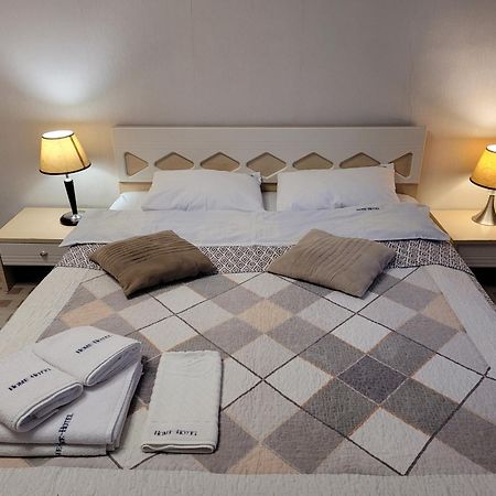 Home Hotel Apartments On Khreshchatyk Area Kiev Esterno foto