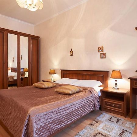 Home Hotel Apartments On Khreshchatyk Area Kiev Esterno foto