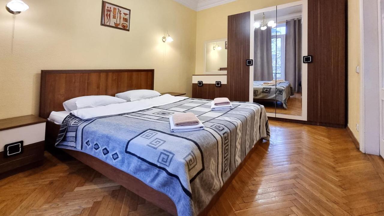 Home Hotel Apartments On Khreshchatyk Area Kiev Esterno foto