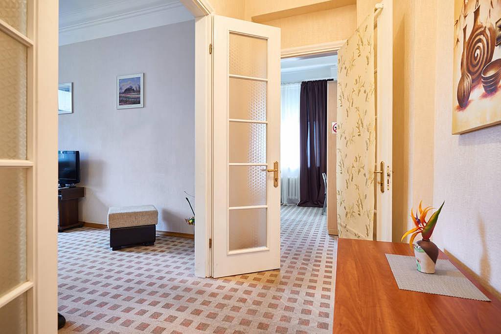 Home Hotel Apartments On Khreshchatyk Area Kiev Esterno foto